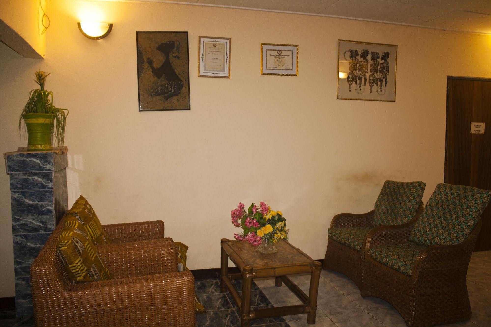 Joy Family Lodge Amasaman Экстерьер фото