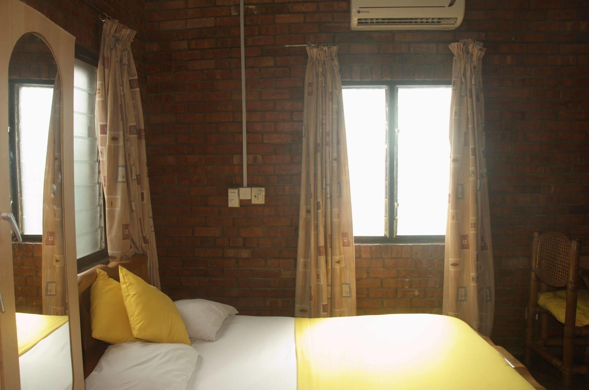 Joy Family Lodge Amasaman Экстерьер фото