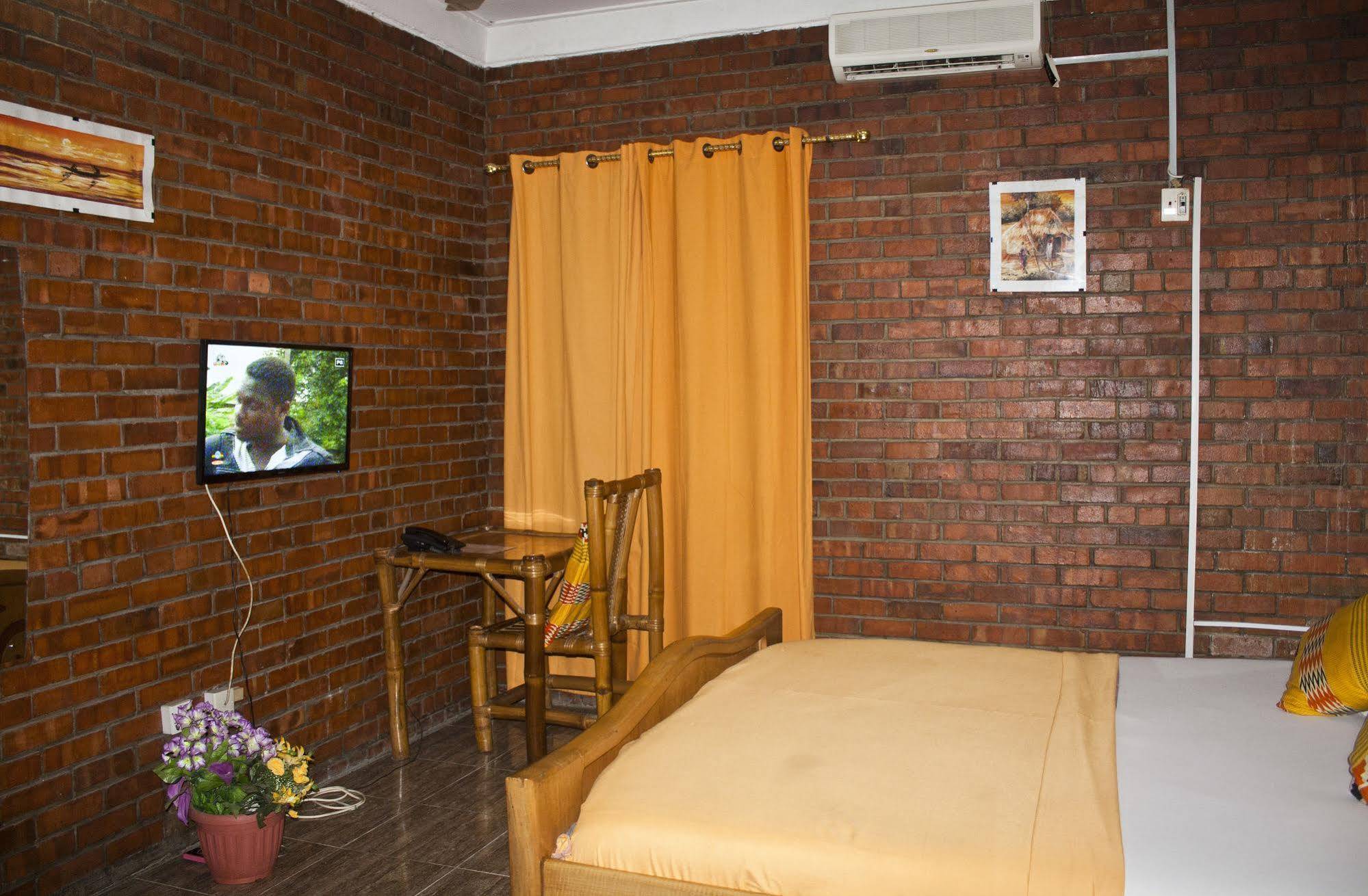 Joy Family Lodge Amasaman Экстерьер фото
