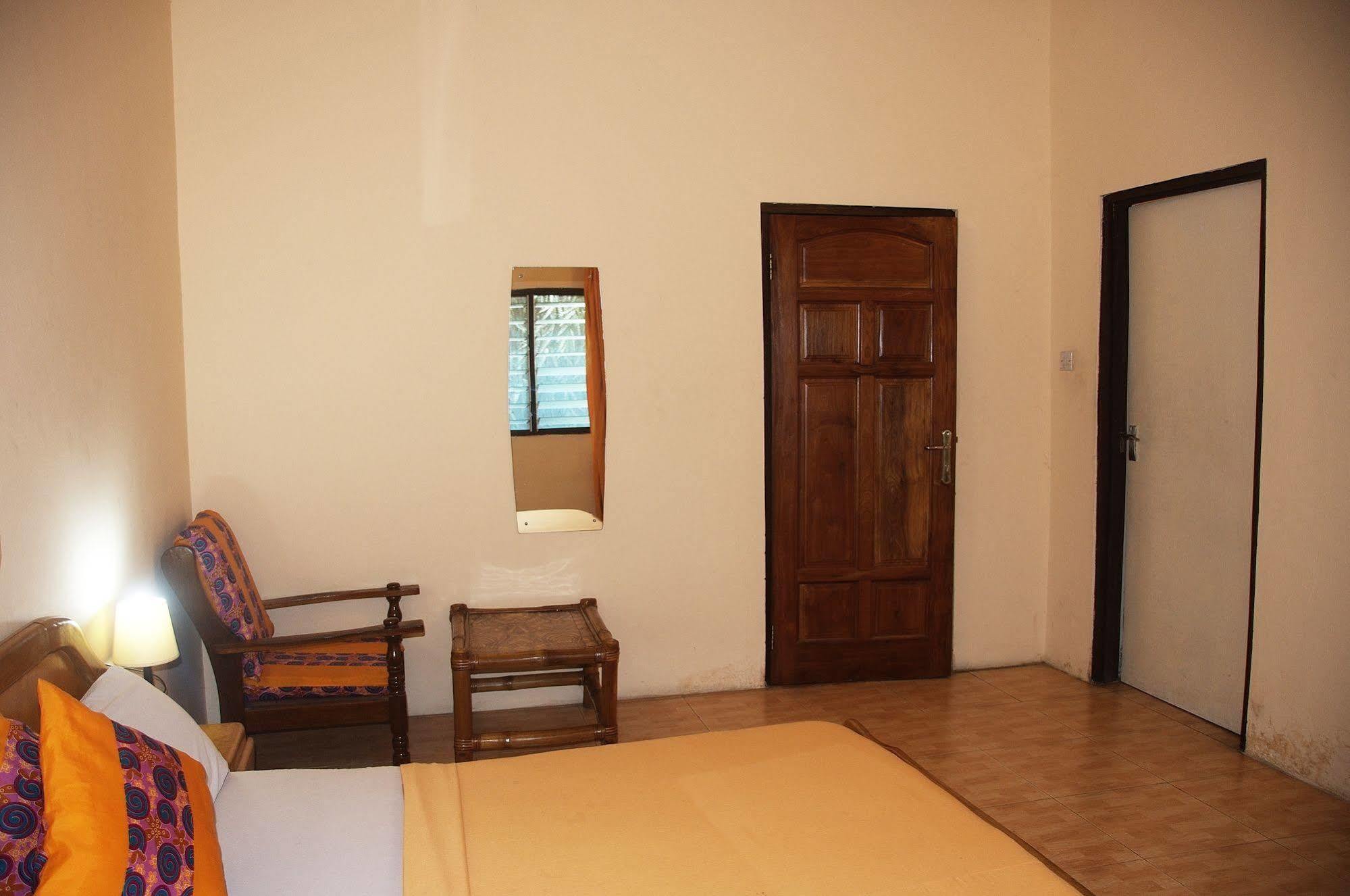 Joy Family Lodge Amasaman Экстерьер фото