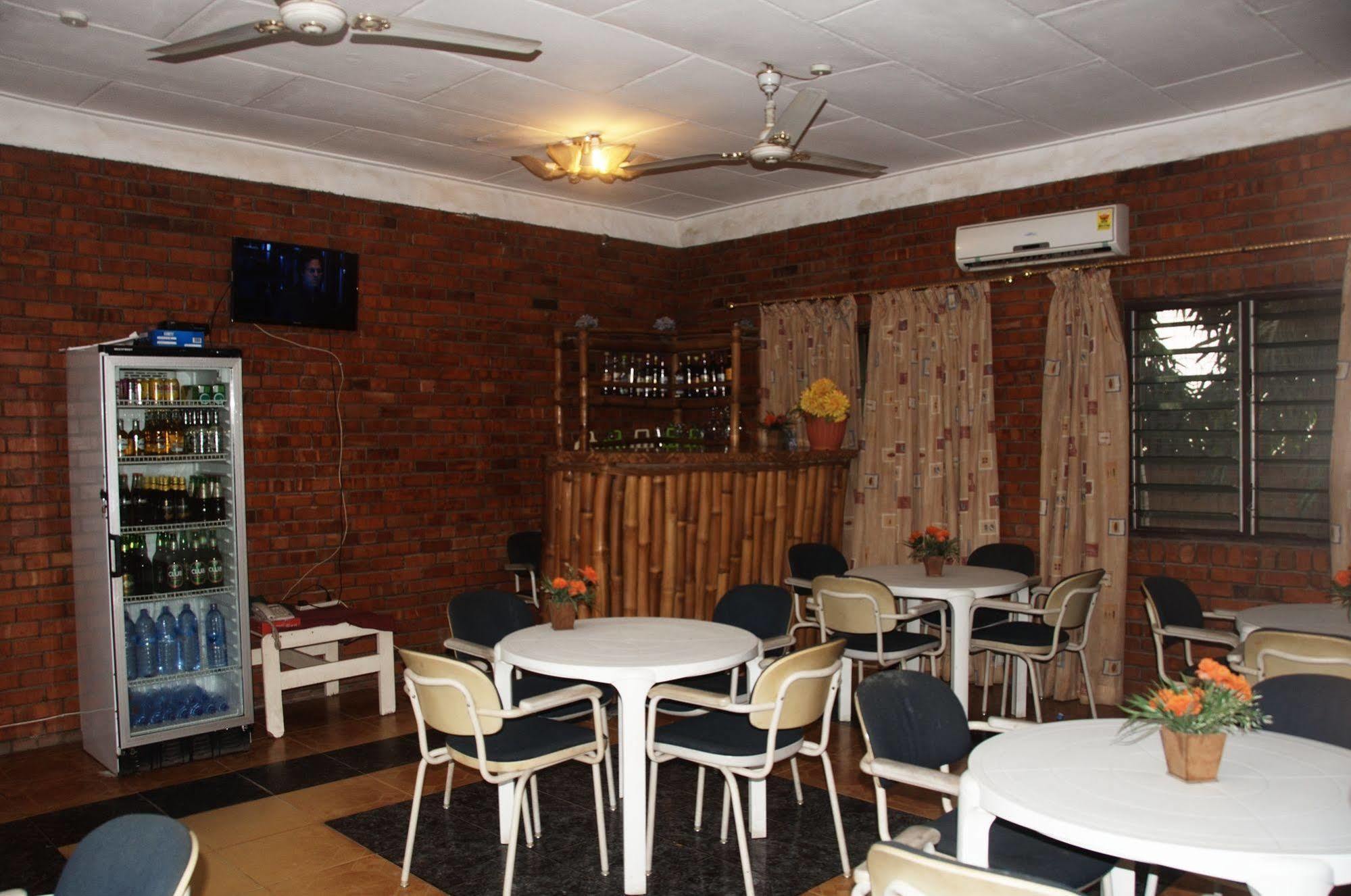 Joy Family Lodge Amasaman Экстерьер фото
