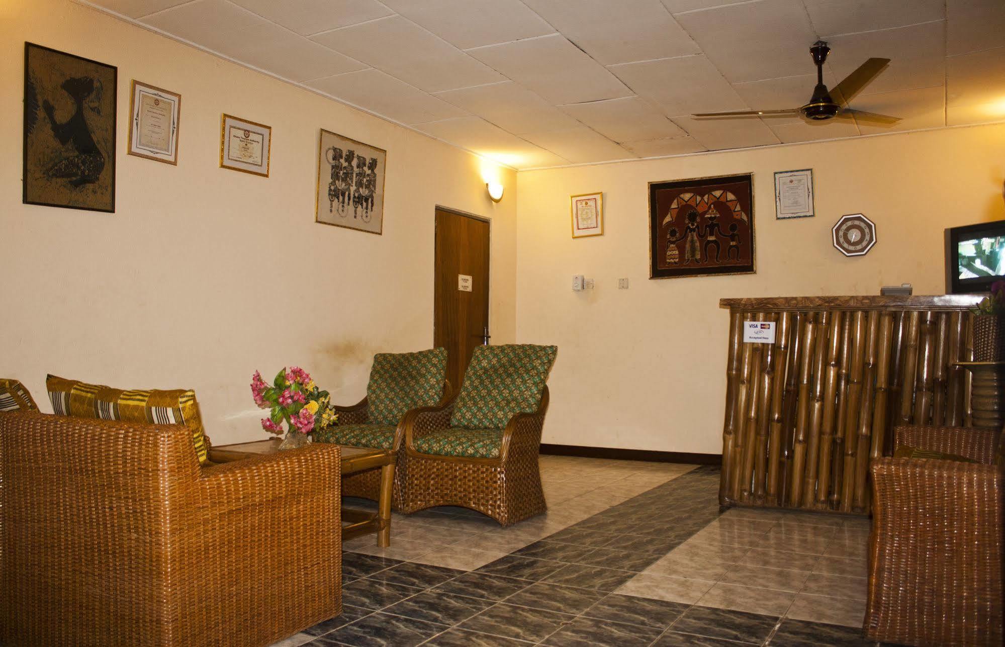 Joy Family Lodge Amasaman Экстерьер фото